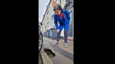 Jo Gideon MP investigates Seaford Street Sinkhole